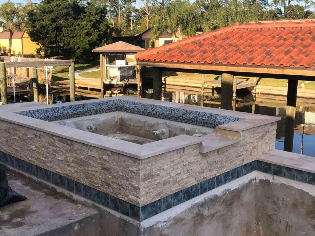 Raised spa with rolled edges