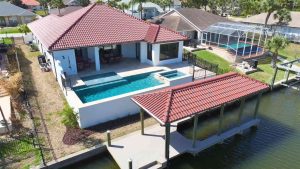 Custom waterfront pool with spa construction in Palm Coast's C section